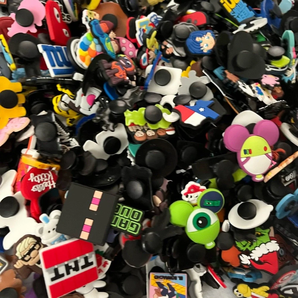 25 PIECE RANDOM CROC CHARMS - Picture 3 of 13